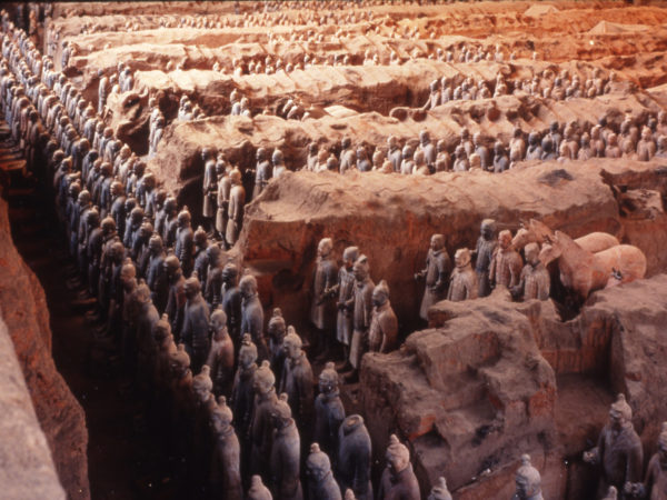 https://education.asianart.org/wp-content/uploads/sites/6/2019/09/Terra_Cotta_Army-scaled-600x450.jpg 1x, https://education.asianart.org/wp-content/uploads/sites/6/2019/09/Terra_Cotta_Army-scaled.jpg 2x